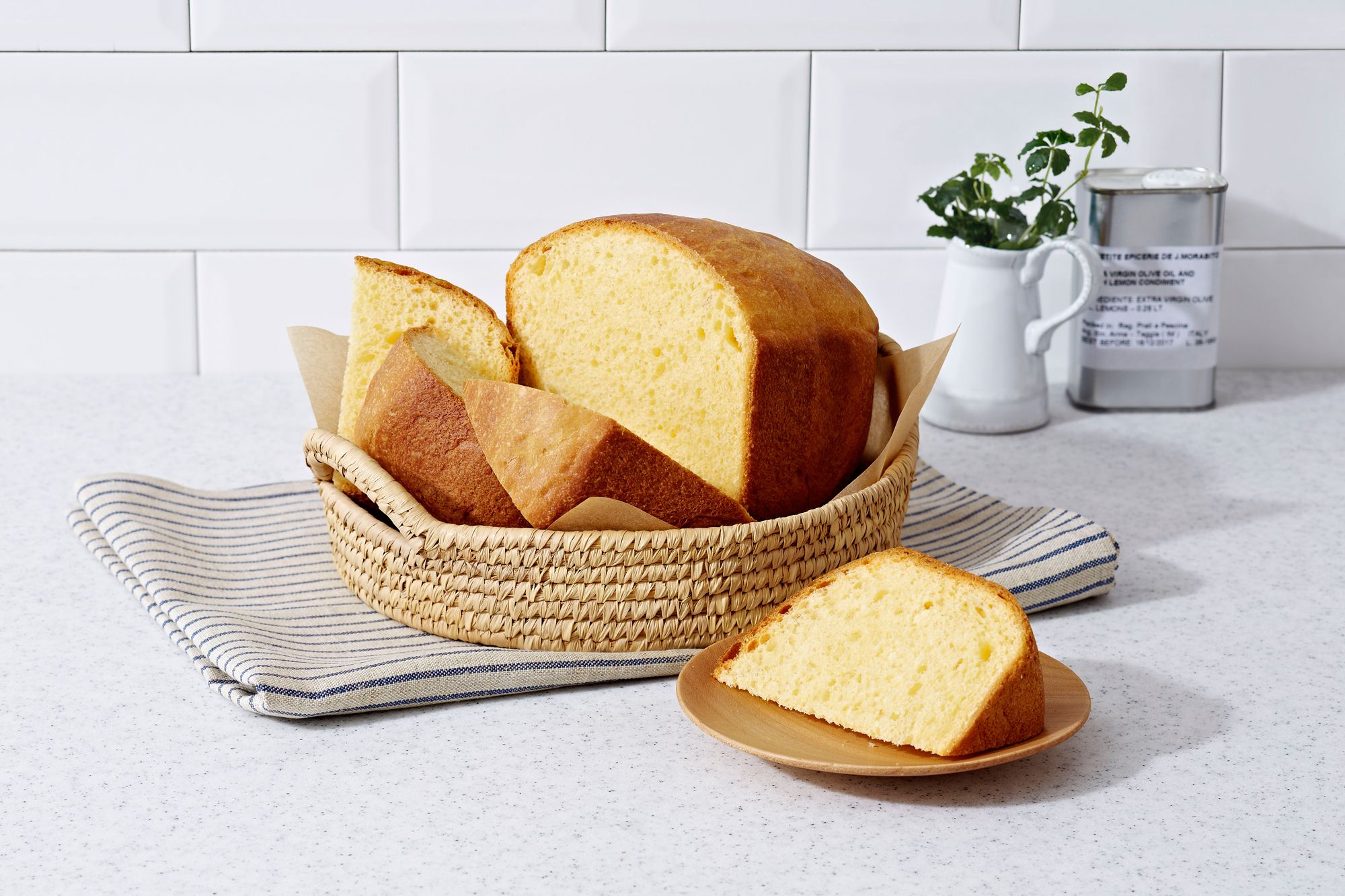 We ve got bread. Хлеб из кукурузной муки в хлебопечке. Хлеб с кукурузной мукой. Дрожжевой кукурузный хлеб. Кукурузный хлеб в Америке.